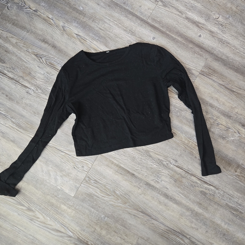 Black Long Sleeve Crop Top